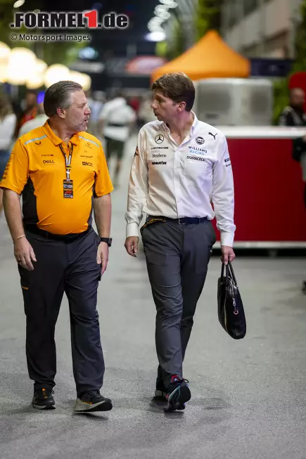 Foto zur News: Zak Brown und James Vowles