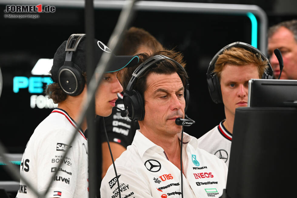 Foto zur News: Andrea Kimi Antonelli und Toto Wolff