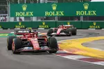 Foto zur News: Carlos Sainz (Ferrari) und Charles Leclerc (Ferrari)