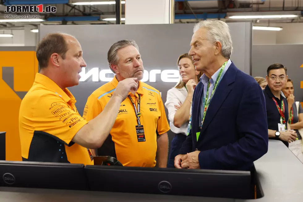 Foto zur News: Zak Brown mit Tony Blair