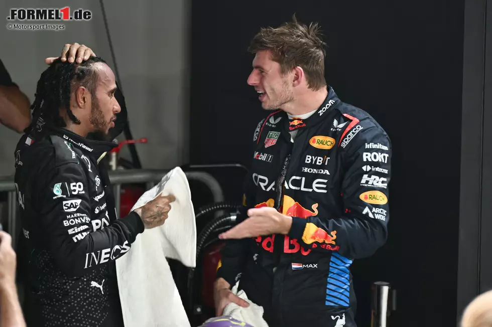 Foto zur News: Lewis Hamilton (Mercedes) und Max Verstappen (Red Bull)