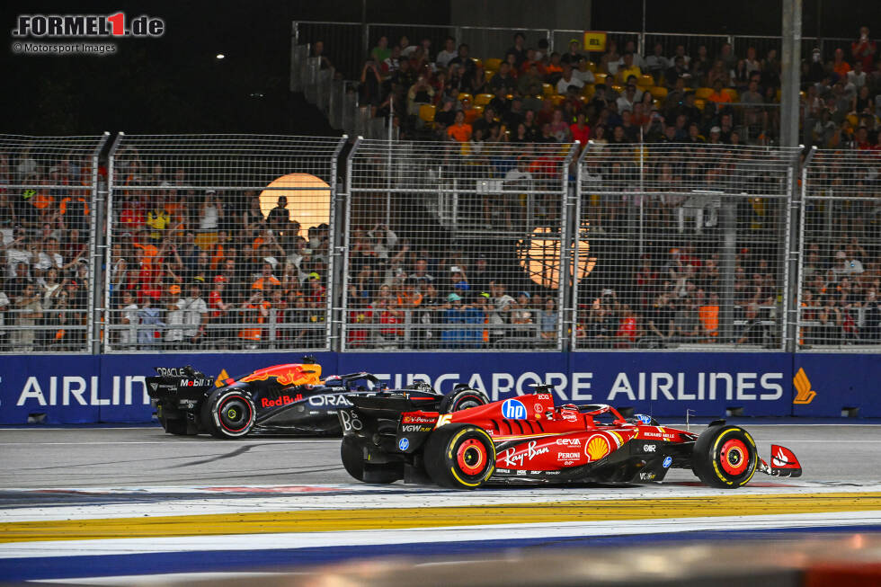 Foto zur News: Max Verstappen (Red Bull) und Charles Leclerc (Ferrari)