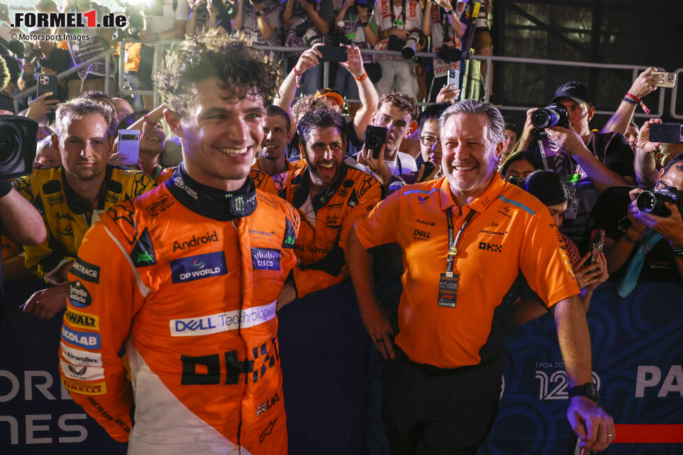 Foto zur News: Lando Norris (McLaren) und Zak Brown