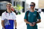 Foto zur News: Liam Lawson (Racing Bulls) und Stoffel Vandoorne (Aston Martin)