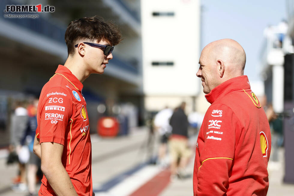 Foto zur News: Oliver Bearman (Ferrari) und Jock Clear (Ferrari)