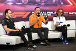 Foto zur News: FIA-Pressekonferenz mit Oliver Oakes (Alpine) Zak Brown (McLaren) und Laurent Mekies (Racing Bulls)