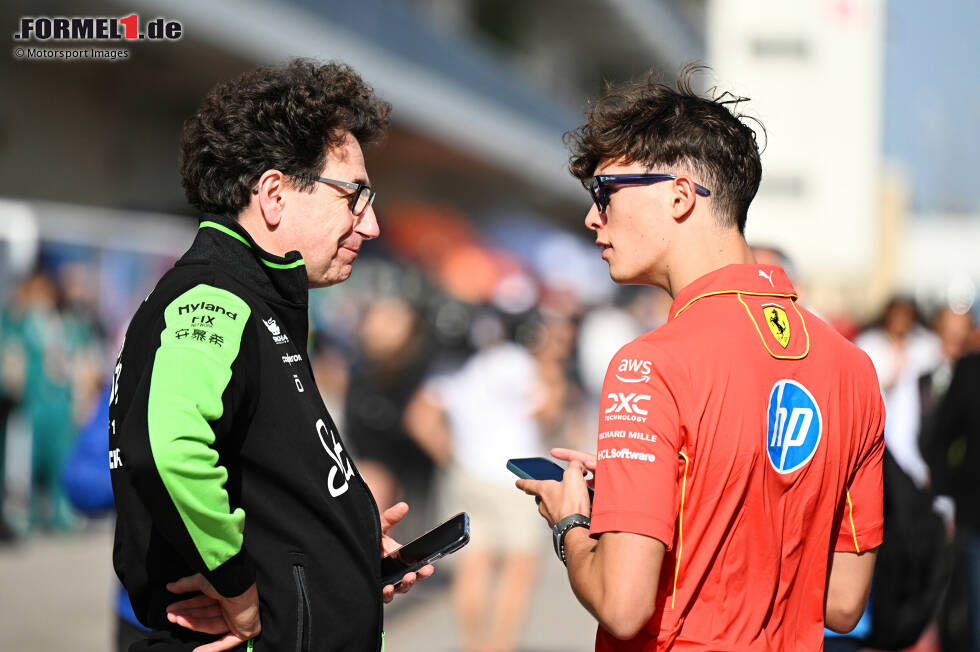 Foto zur News: Mattia Binotto (Sauber) und Oliver Bearman (Ferrari)