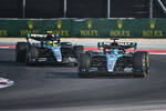 Foto zur News: George Russell (Mercedes) und Lewis Hamilton (Mercedes)