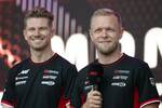 Foto zur News: Nico Hülkenberg (Haas) und Kevin Magnussen (Haas)