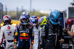 Foto zur News: George Russell (Mercedes) und Max Verstappen (Red Bull)