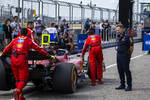 Foto zur News: Christian Horner und Carlos Sainz (Ferrari)