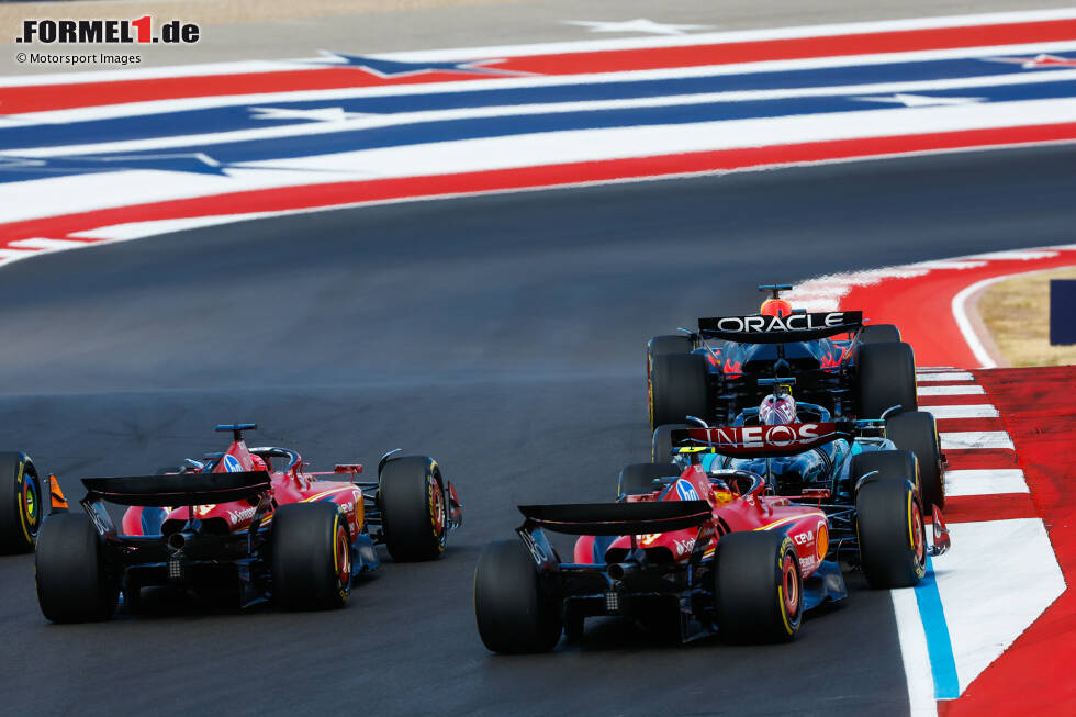 Foto zur News: Max Verstappen (Red Bull), George Russell (Mercedes), Charles Leclerc (Ferrari) und Carlos Sainz (Ferrari)