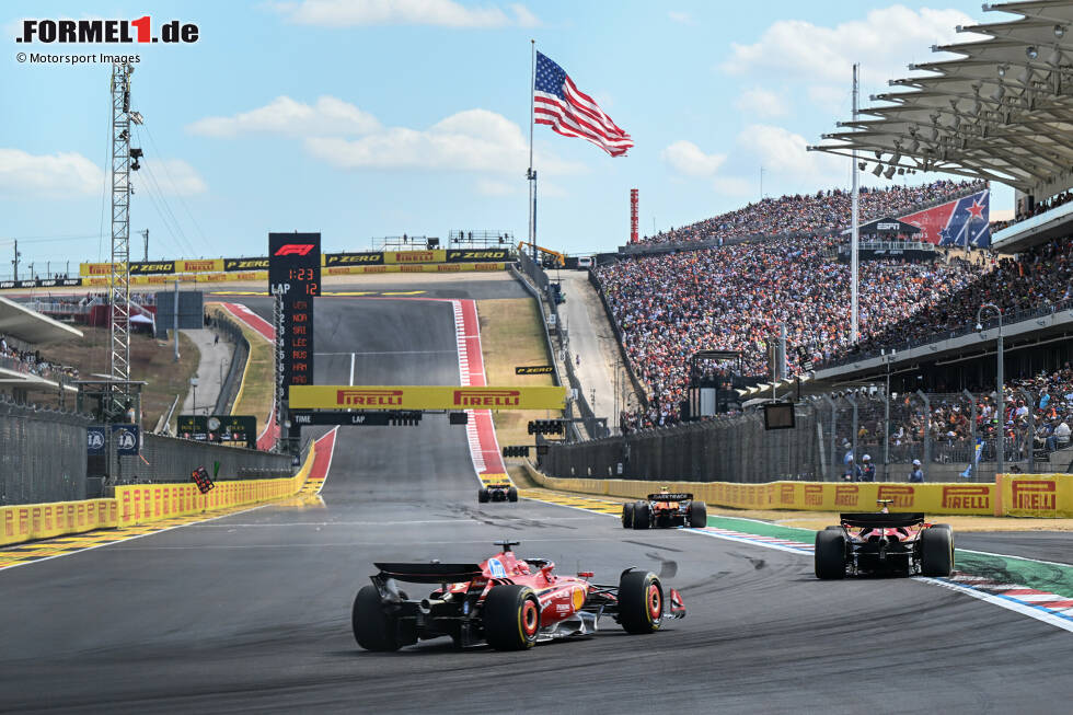 Foto zur News: Carlos Sainz (Ferrari) und Charles Leclerc (Ferrari)