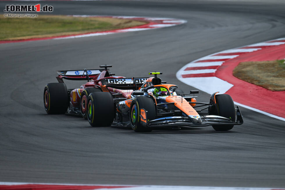 Foto zur News: Lando Norris (McLaren) und Charles Leclerc (Ferrari)