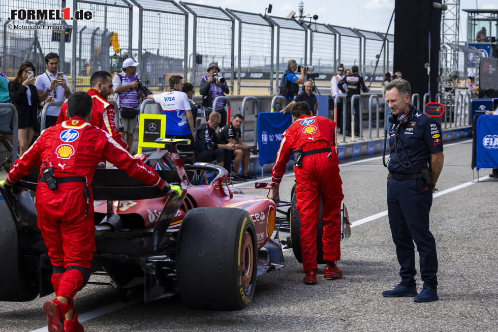 Foto zur News: Christian Horner und Carlos Sainz (Ferrari)