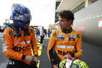 Foto zur News: Oscar Piastri (McLaren) und Lando Norris (McLaren)