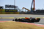 Foto zur News: Max Verstappen (Red Bull) und Lando Norris (McLaren)