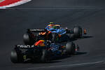 Foto zur News: Lando Norris (McLaren) und Max Verstappen (Red Bull)