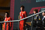 Foto zur News: Carlos Sainz (Ferrari), Charles Leclerc (Ferrari) und Max Verstappen (Red Bull)