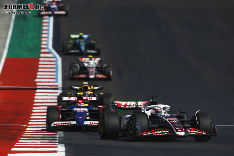 Foto zur News: Kevin Magnussen (Haas), Yuki Tsunoda (Racing Bulls) und Sergio Perez (Red Bull)