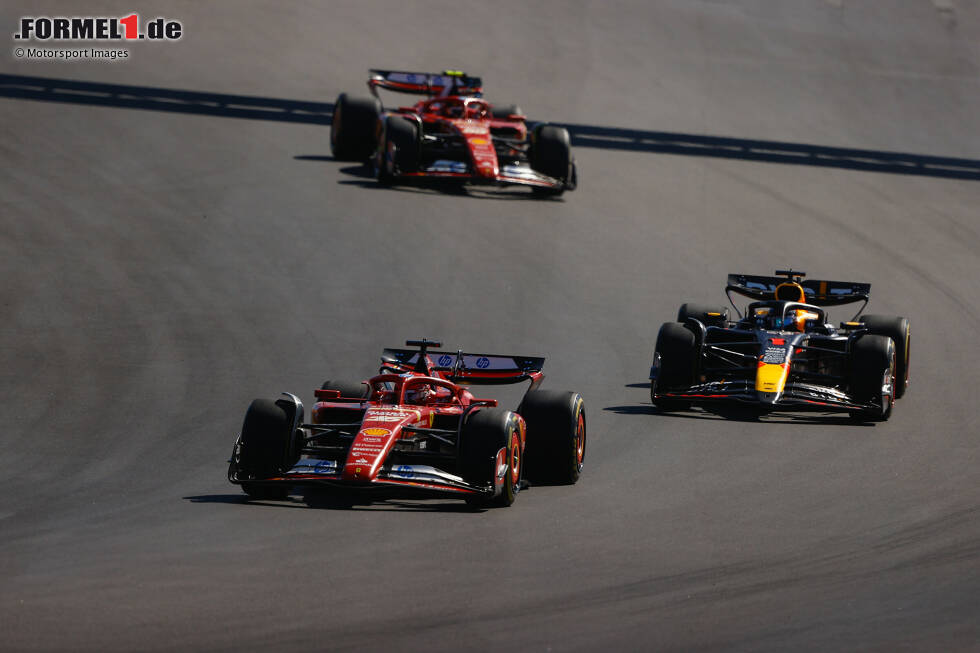 Foto zur News: Charles Leclerc (Ferrari) und Max Verstappen (Red Bull)