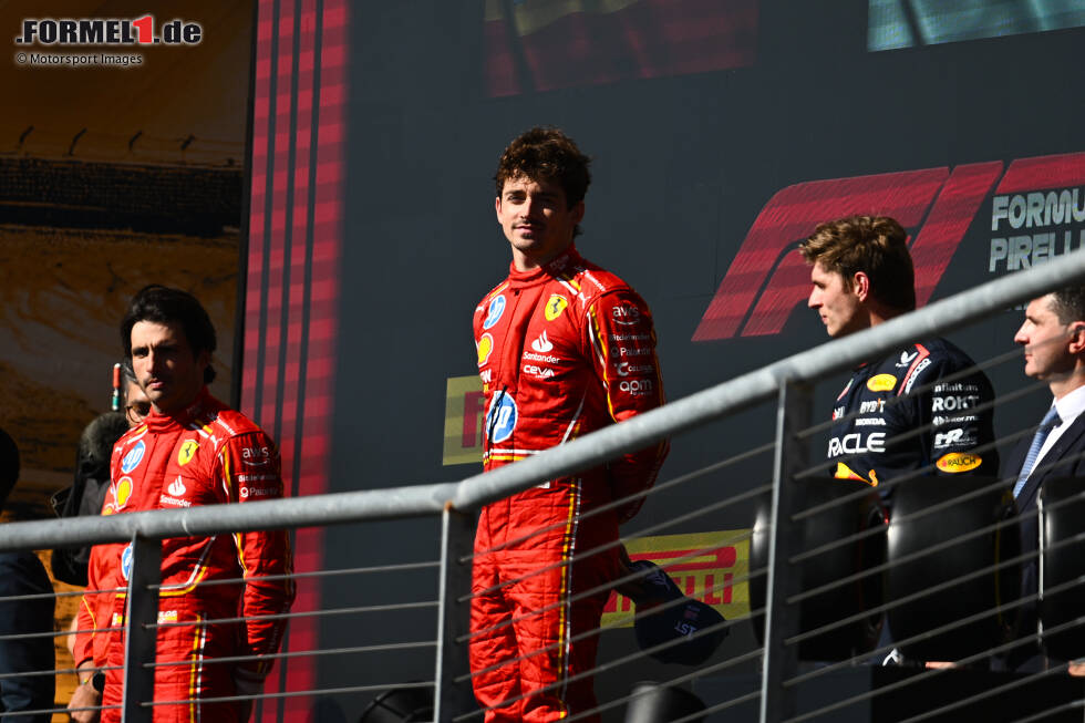 Foto zur News: Carlos Sainz (Ferrari), Charles Leclerc (Ferrari) und Max Verstappen (Red Bull)