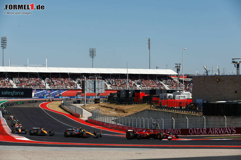 Foto zur News: Carlos Sainz (Ferrari), Lando Norris (McLaren), Oscar Piastri (McLaren) und Pierre Gasly (Alpine)