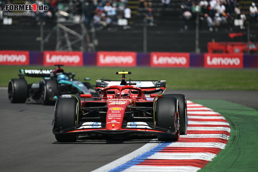 Foto zur News: Carlos Sainz (Ferrari) und George Russell (Mercedes)