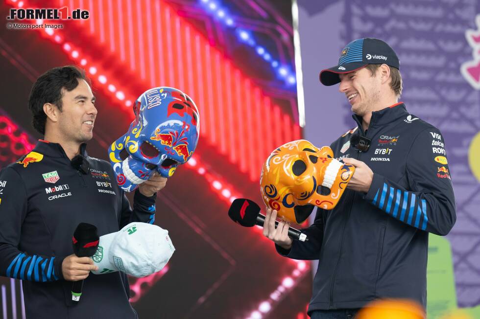 Foto zur News: Sergio Perez (Red Bull) und Max Verstappen (Red Bull)