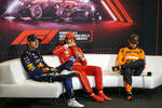 Foto zur News: Max Verstappen (Red Bull), Carlos Sainz (Ferrari) und Lando Norris (McLaren)