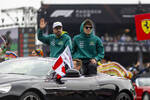 Foto zur News: Fernando Alonso (Aston Martin) und Lance Stroll (Aston Martin)