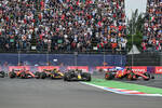 Foto zur News: Max Verstappen (Red Bull), Carlos Sainz (Ferrari), Lando Norris (McLaren), Charles Leclerc (Ferrari) und Yuki Tsunoda (Racing Bulls)