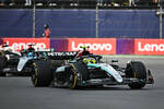 Foto zur News: Lewis Hamilton (Mercedes) und George Russell (Mercedes)