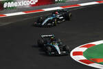 Foto zur News: Lewis Hamilton (Mercedes) und George Russell (Mercedes)