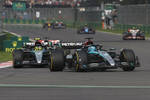 Foto zur News: George Russell (Mercedes), Lewis Hamilton (Mercedes) und Kevin Magnussen (Haas)