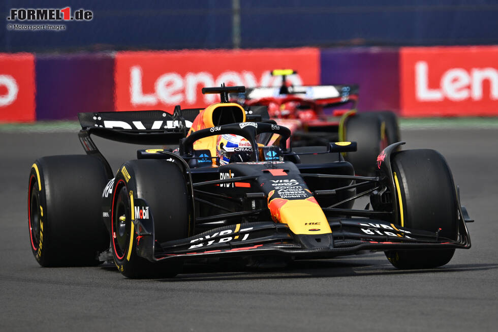 Foto zur News: Max Verstappen (Red Bull) und Carlos Sainz (Ferrari)