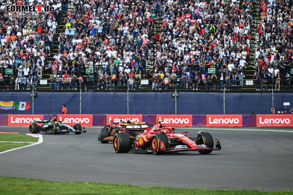 Foto zur News: Carlos Sainz (Ferrari), Lando Norris (McLaren) und Charles Leclerc (Ferrari)