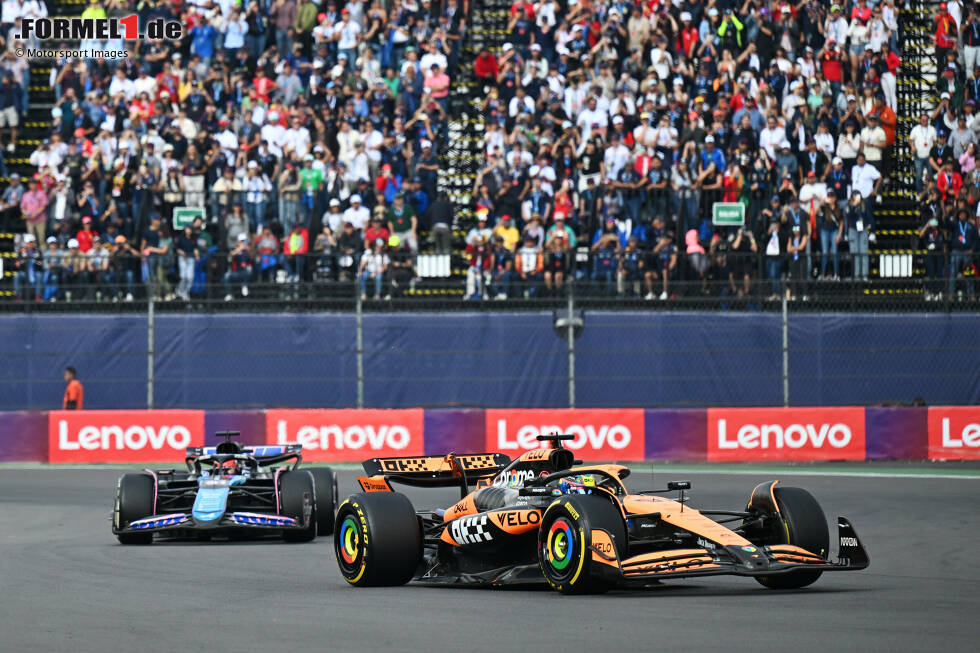 Foto zur News: Oscar Piastri (McLaren) und Esteban Ocon (Alpine)