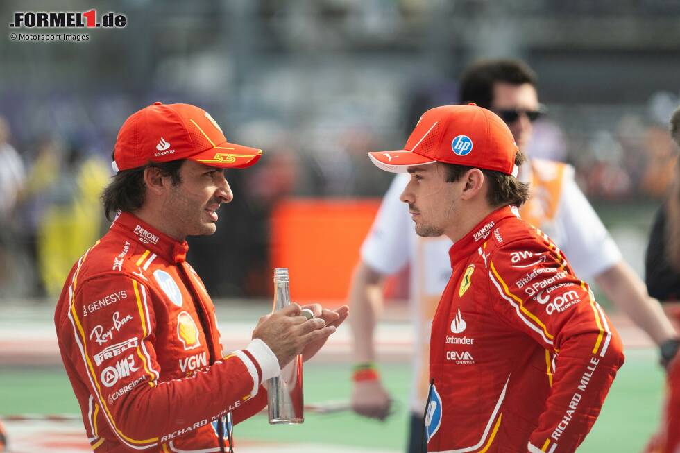 Foto zur News: Carlos Sainz (Ferrari) und Charles Leclerc (Ferrari)