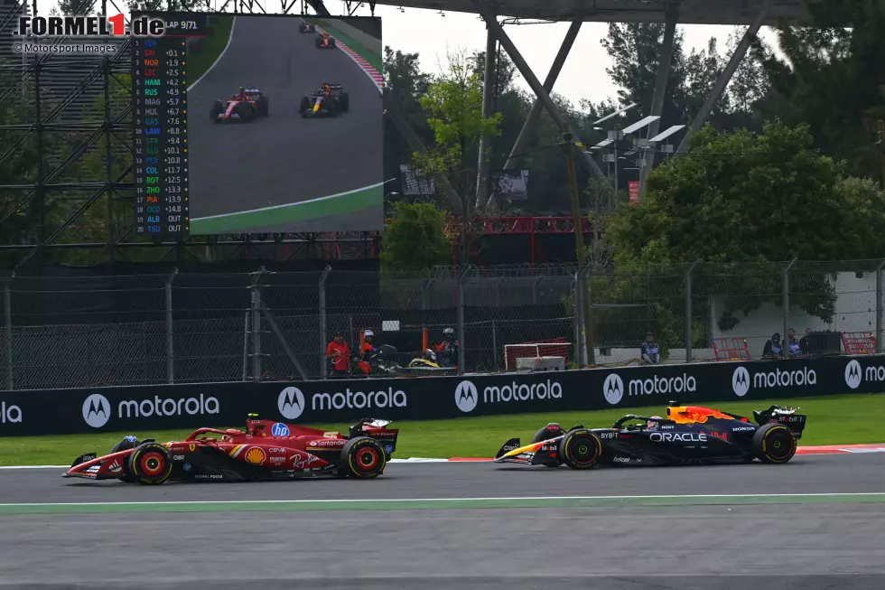 Foto zur News: Carlos Sainz (Ferrari) und Max Verstappen (Red Bull)