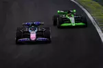 Foto zur News: Esteban Ocon (Alpine) und Valtteri Bottas (Sauber)