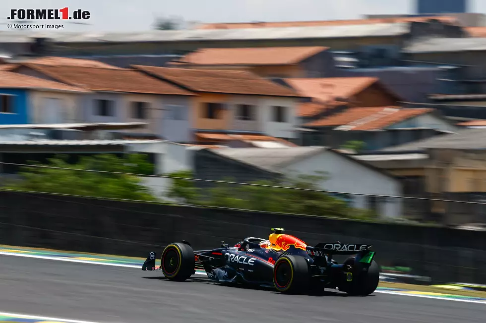 Foto zur News: Sergio Perez (Red Bull)