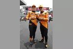 Foto zur News: Oscar Piastri (McLaren) und Lando Norris (McLaren)