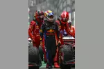 Foto zur News: Sergio Perez (Red Bull), Carlos Sainz (Ferrari) und Charles Leclerc (Ferrari)