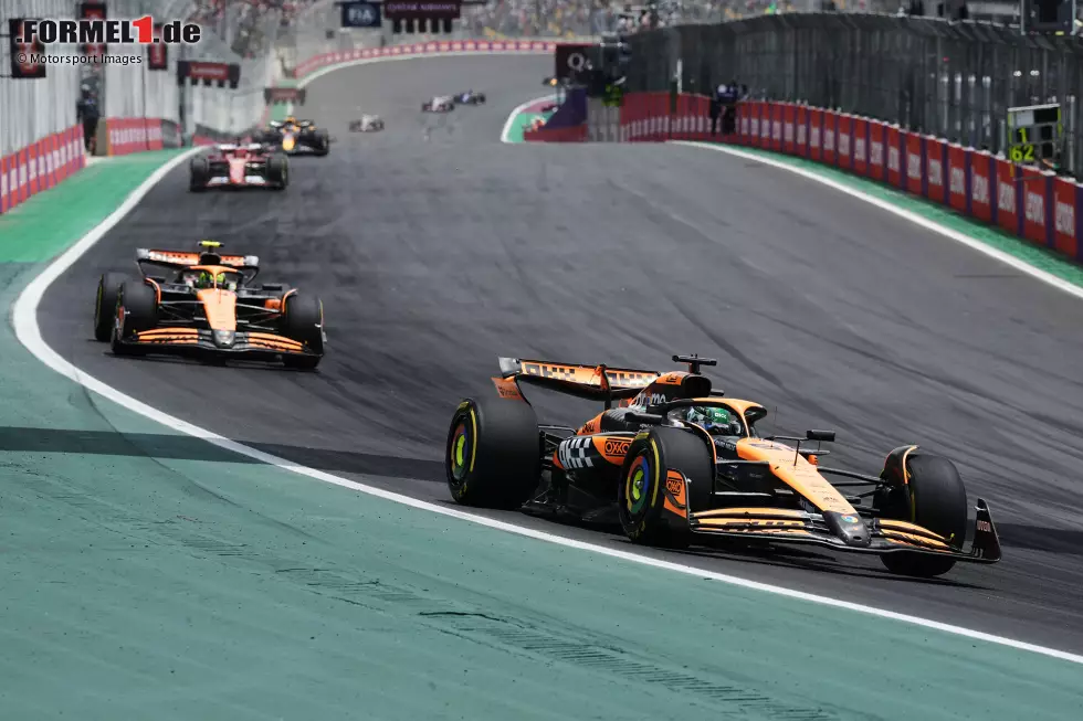 Foto zur News: Oscar Piastri (McLaren) und Lando Norris (McLaren)