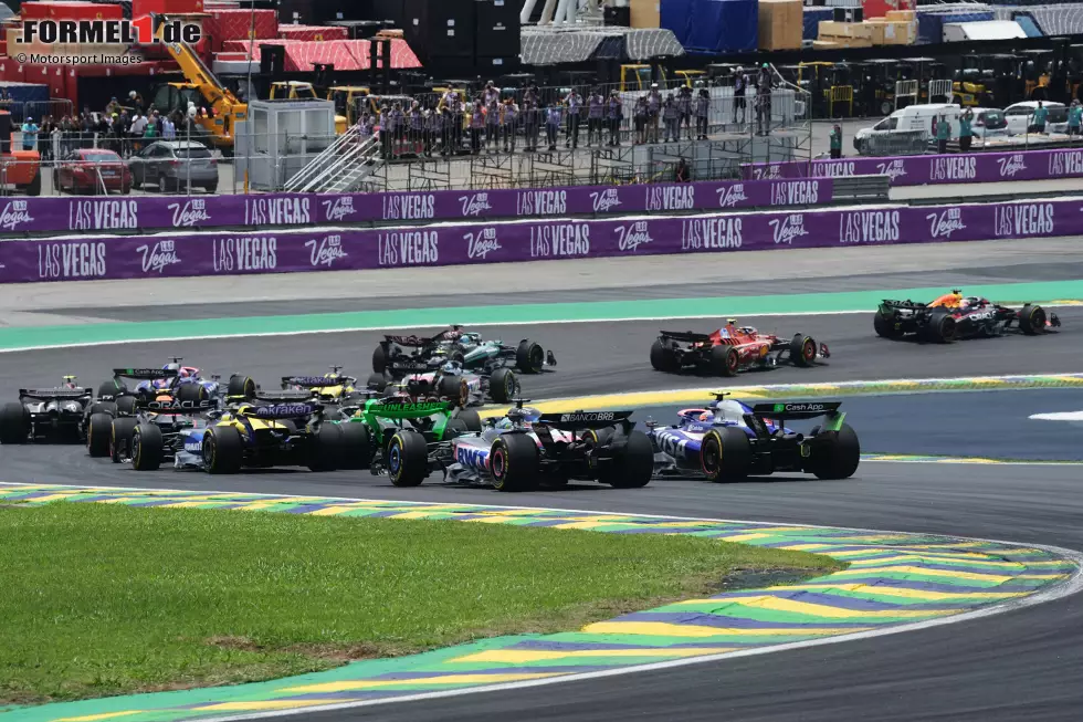 Foto zur News: Yuki Tsunoda (Racing Bulls), Esteban Ocon (Alpine), Franco Colapinto (Williams) und Valtteri Bottas (Sauber)