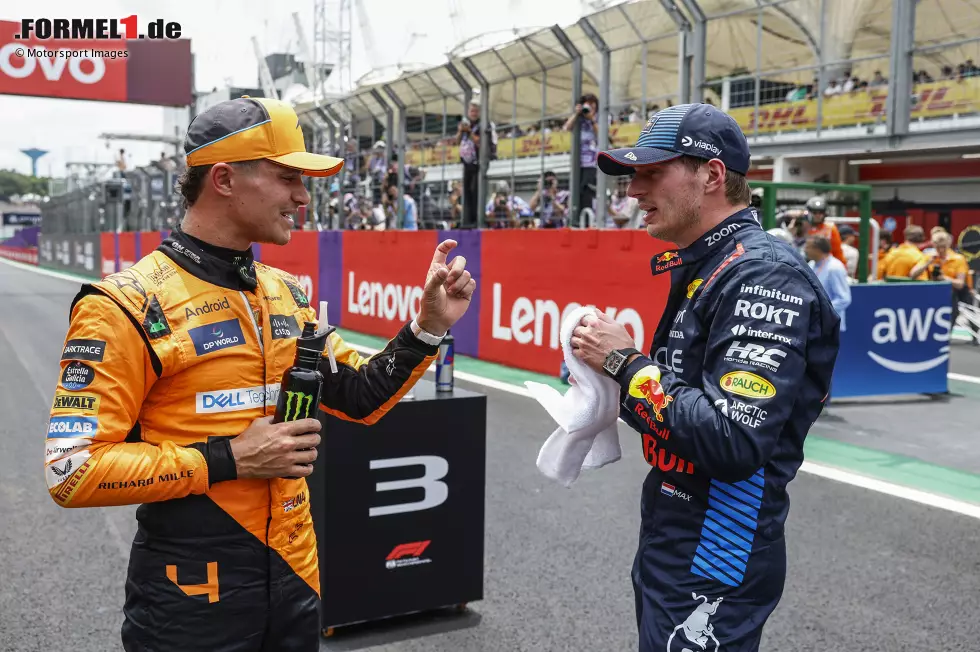 Foto zur News: Lando Norris (McLaren) und Max Verstappen (Red Bull)