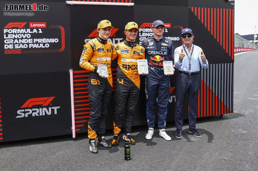 Foto zur News: Oscar Piastri (McLaren), Lando Norris (McLaren) und Max Verstappen (Red Bull)