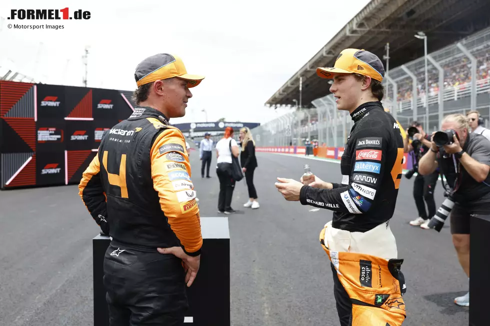 Foto zur News: Oscar Piastri (McLaren) und Lando Norris (McLaren)