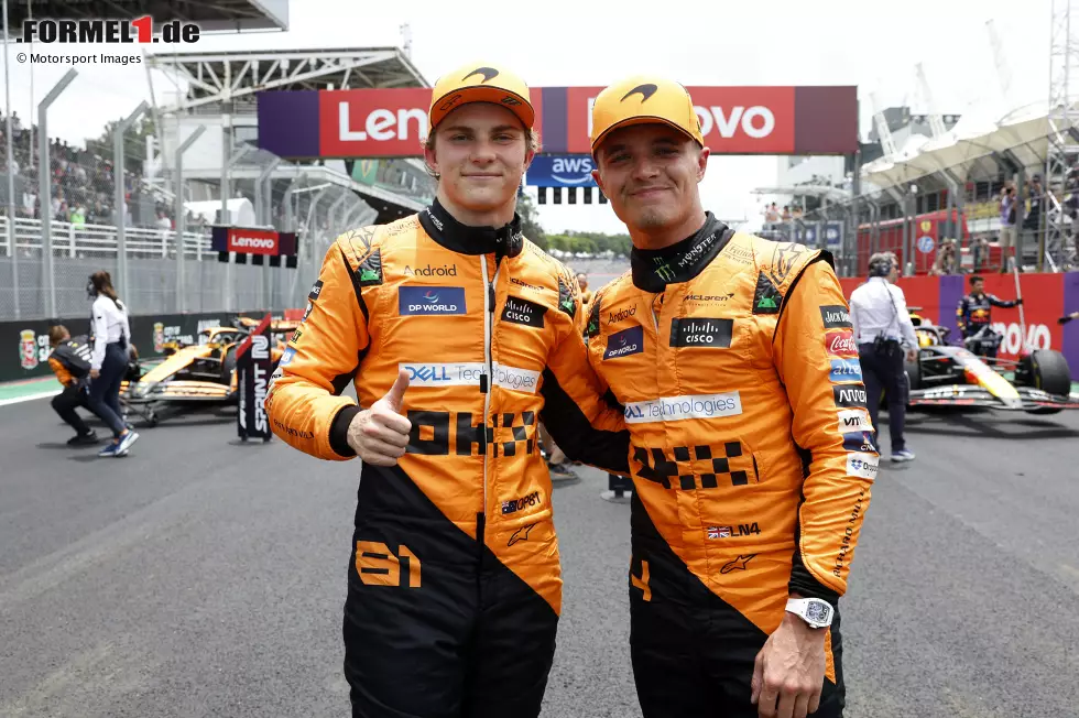 Foto zur News: Oscar Piastri (McLaren) und Lando Norris (McLaren)